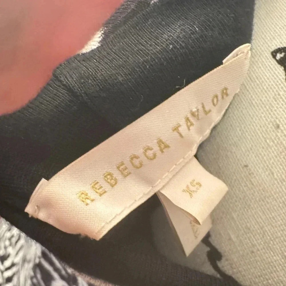 Stunning silhouette, high neck, front slit with built in slip - Picture 7 of 7